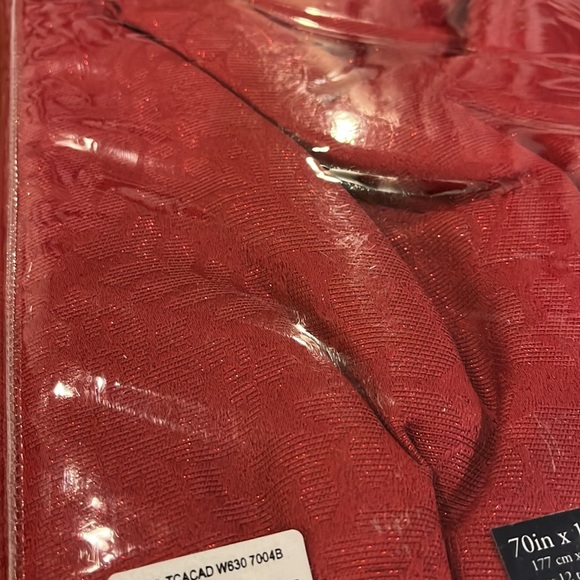 Waterford Fine Linens Acadia 70”x144” Tablecloth new Crimson red holidays - Picture 9 of 9